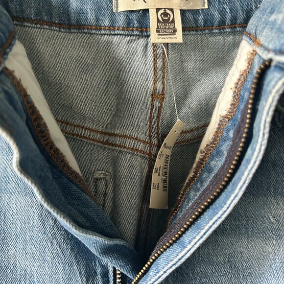 NWT - Madewell - Size 30 - 11” High Rise Flare Jean with Magic Pockets - Picture 4 of 8